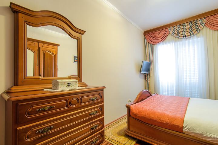 Room 6 of 94