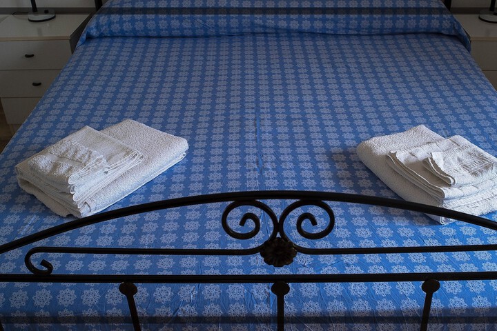 Room 4 of 16
