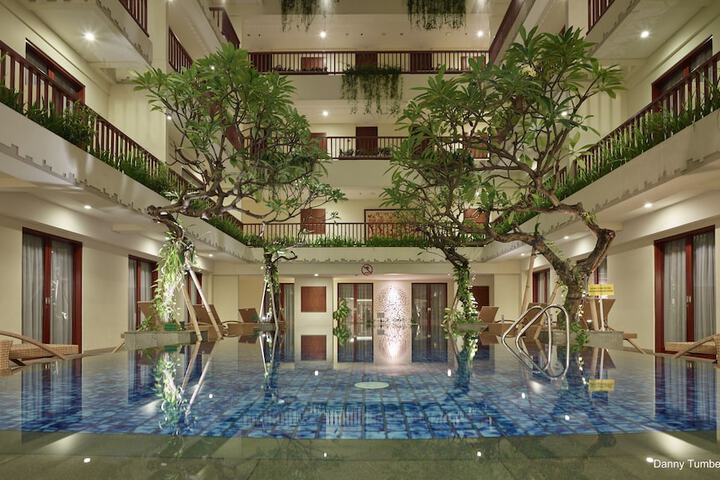 Hotel with Pool
