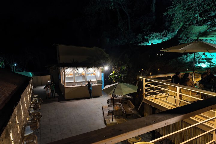 Dining 14 of 19