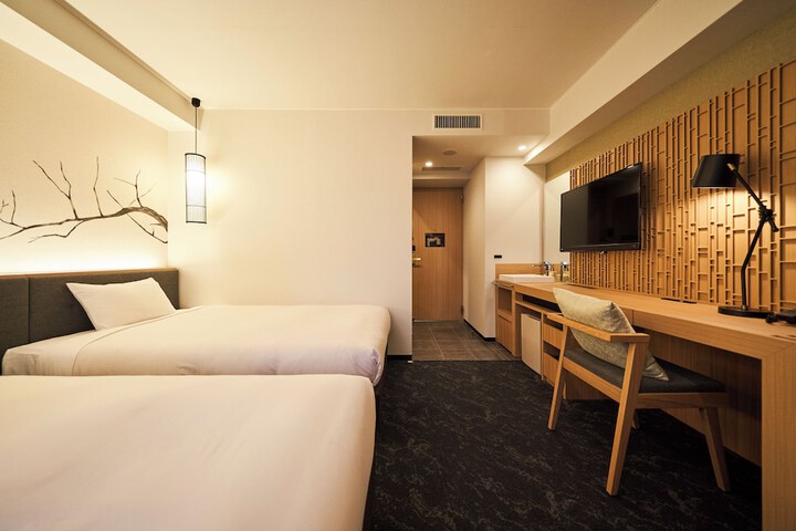 Room 27 of 152