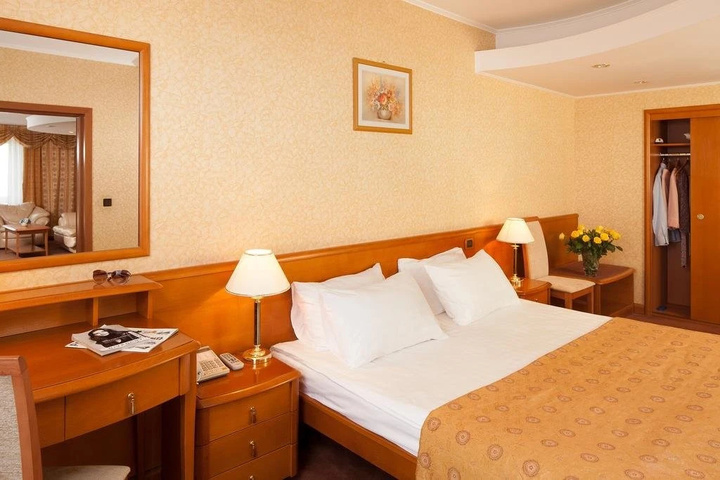 Cosmos Club Hotel