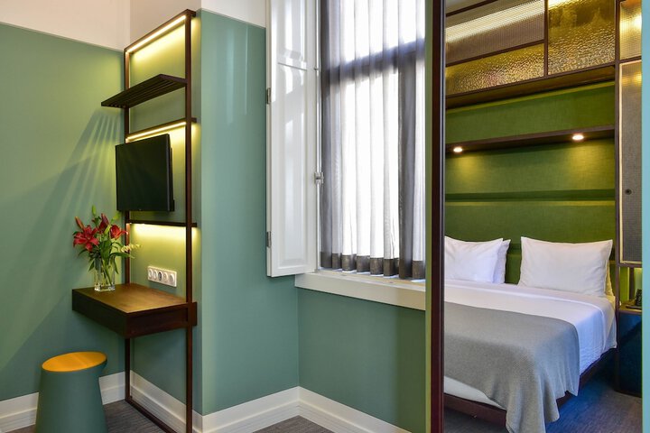 Room 6 of 47