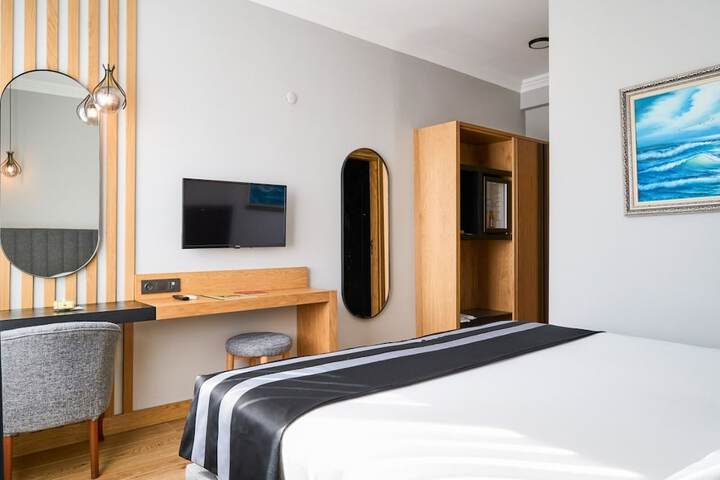 Room 9 of 31