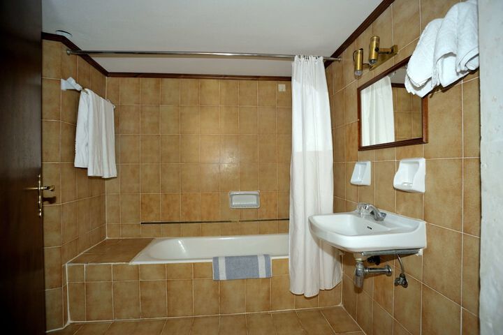Room 83 of 130