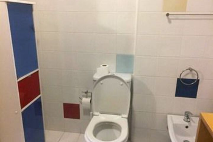 Room 4 of 20