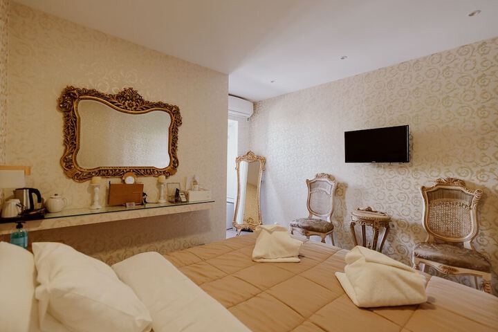 Room 22 of 120