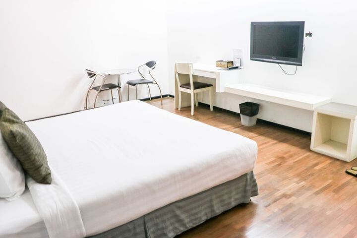 Room 42 of 80