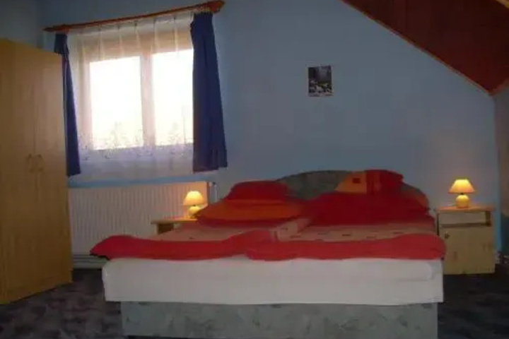 Room 4 of 11