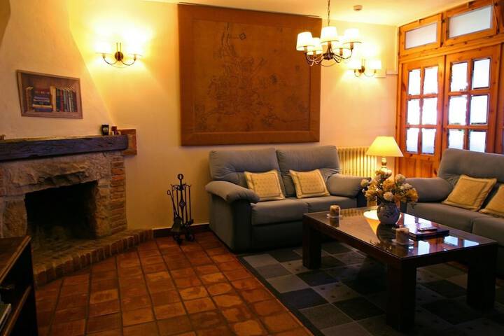 Lounge 26 of 37