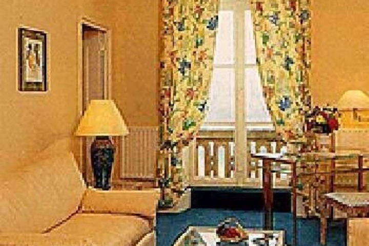 Room 5 of 16