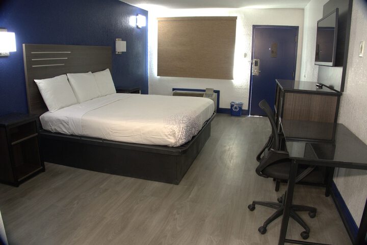Room 18 of 32