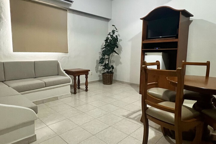 Room 6 of 15