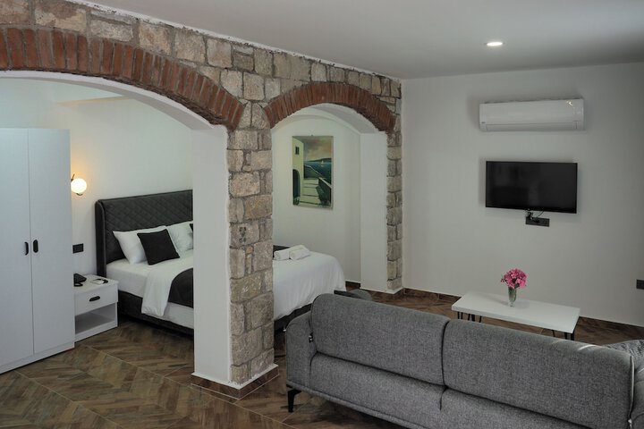 Room 35 of 71
