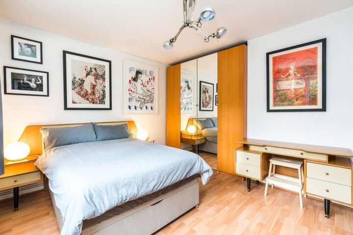 Room 16 of 19