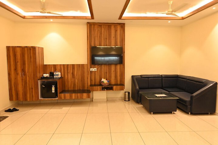 Room 8 of 17