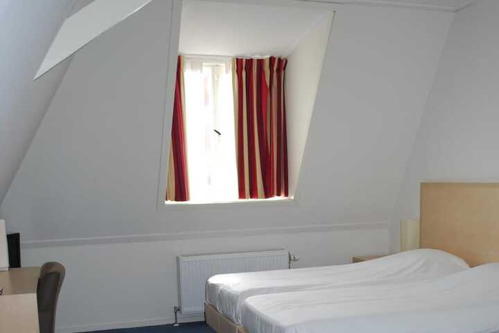 Room 11 of 29