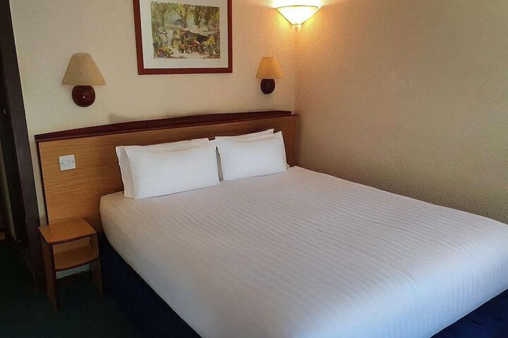 Room 2 of 16