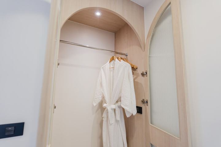 Room 153 of 190