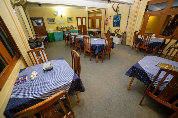 Dining 11 of 19