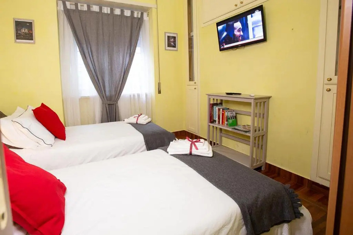 Room 3 of 8