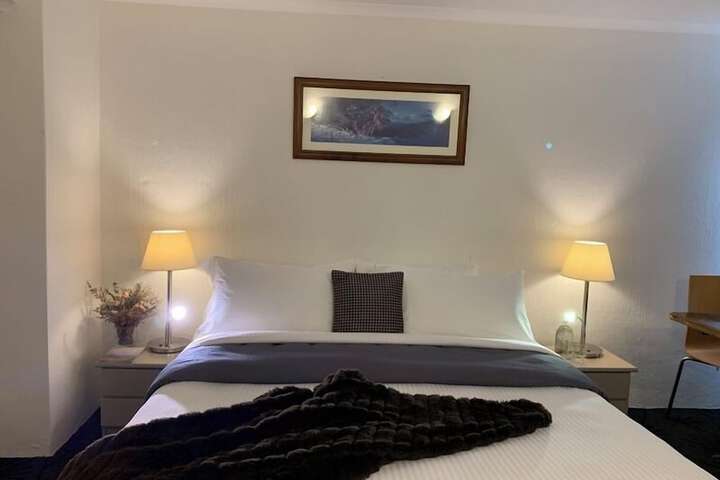 Room 8 of 34