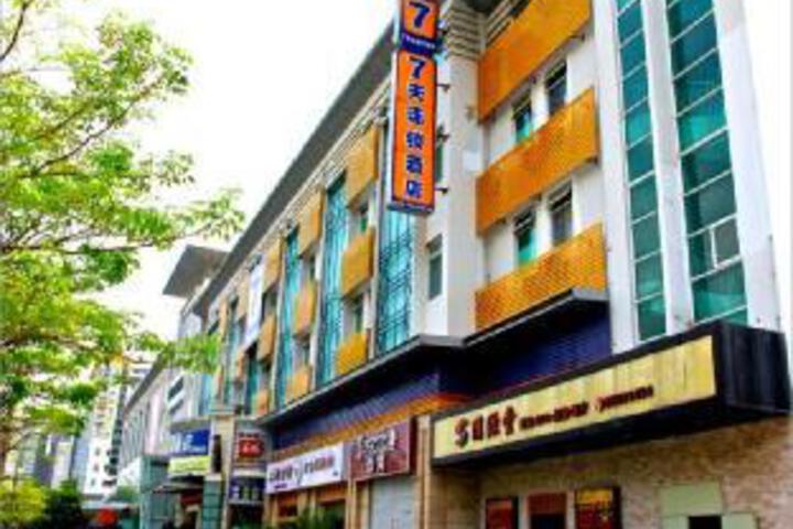 7 Days Inn Shenzhen Longhua Qinghu Subway Branch