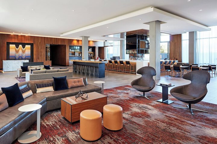 Lobby lounge