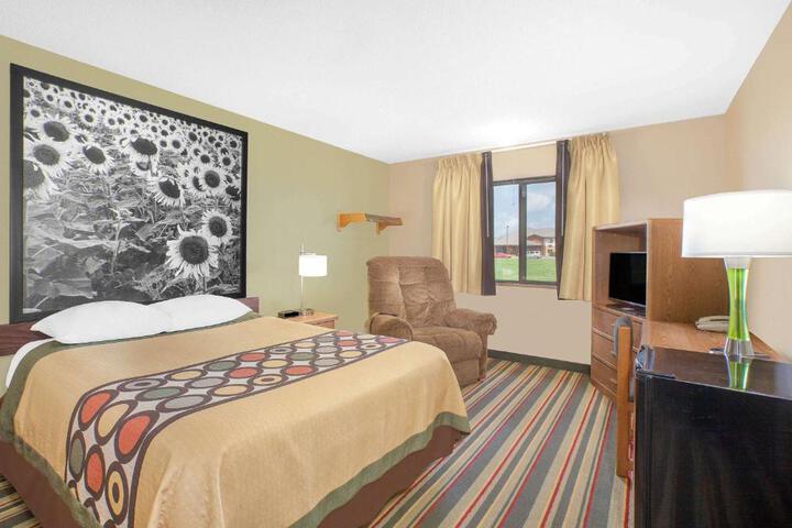 2 Double Beds (6 of 8)