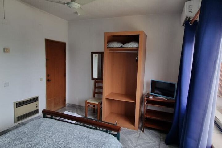 Room 9 of 11