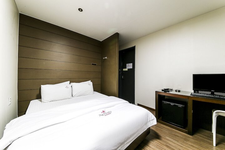 Room 13 of 95