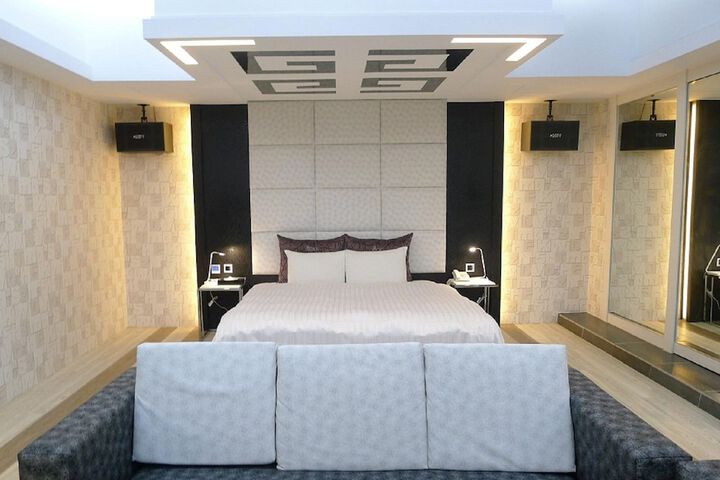 Room 82 of 216