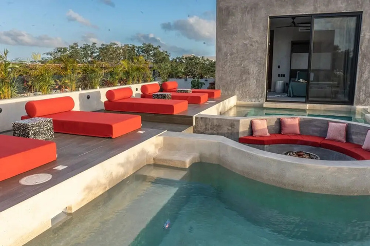 Pool 14 of 18