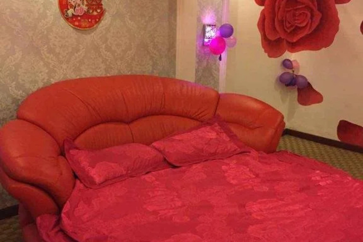 Room 6 of 9