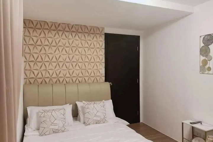 Room 2 of 17