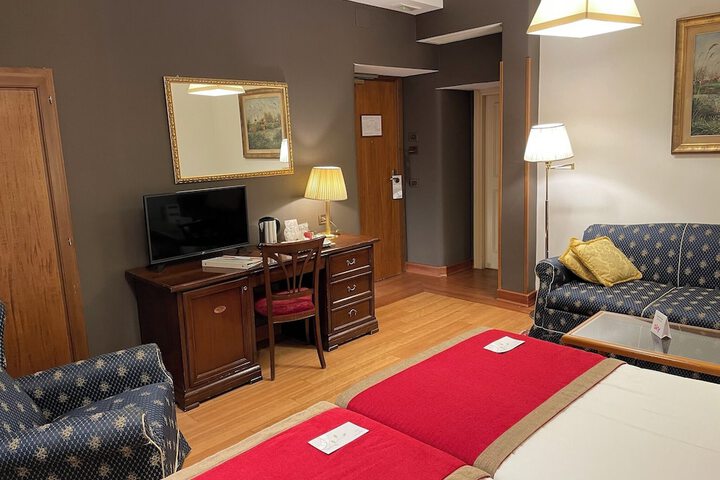 Room 62 of 102