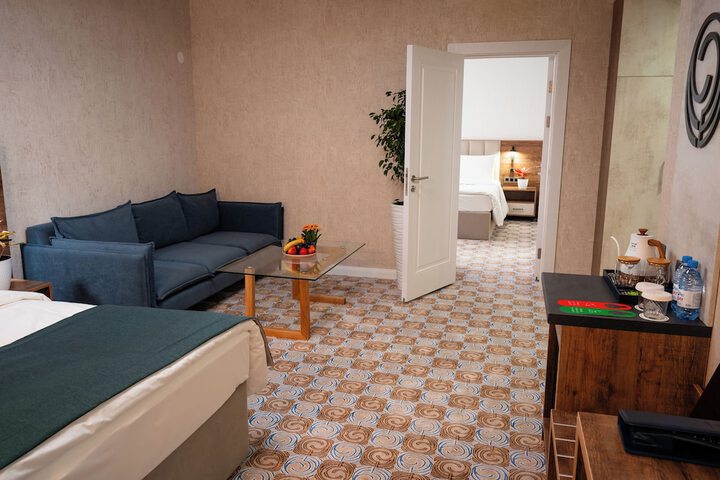 Room 7 of 14