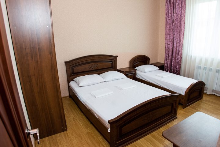 Room 4 of 33