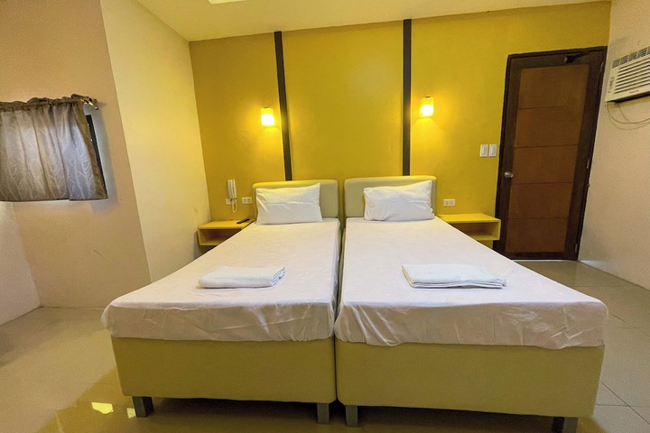 Room 3 of 35