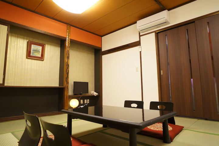 Room 11 of 22