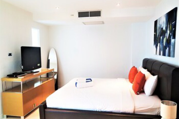 Room 16 of 19