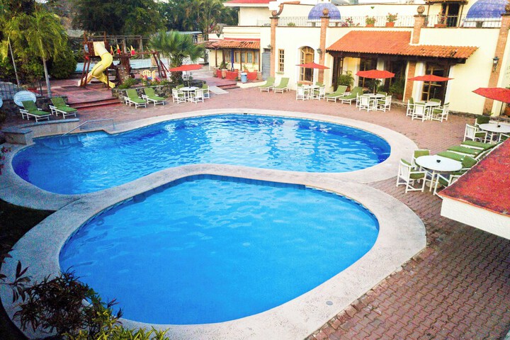 Pool 31 of 60