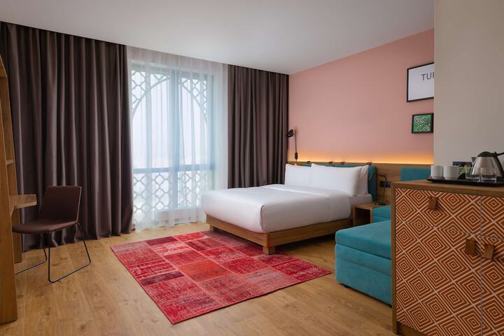 Room 8 of 38