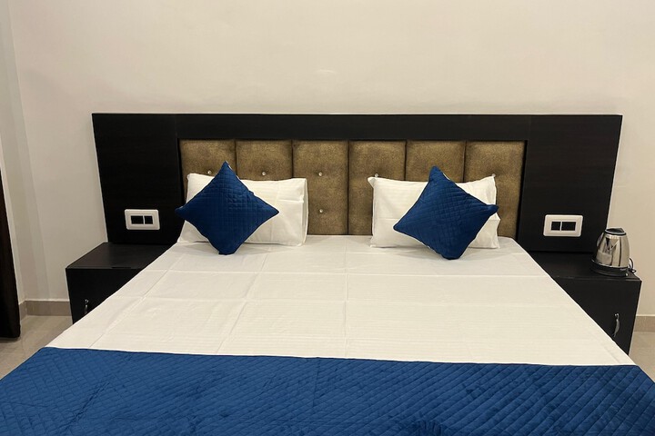 Room 8 of 26