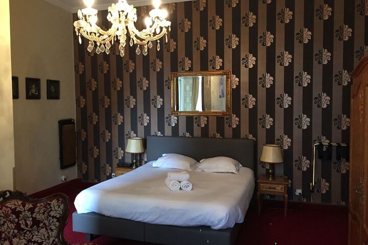 Room 3 of 47
