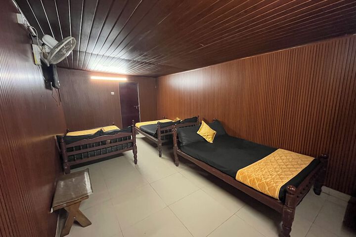 Room 9 of 36