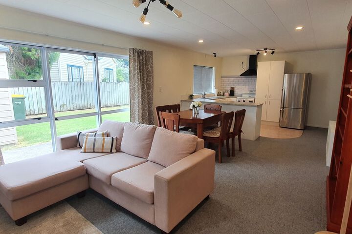 Cheerful 3BR Home Free WiFi & Netflix