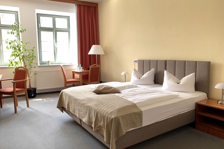 Room 4 of 36