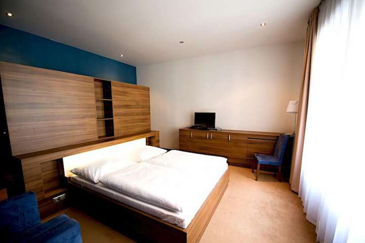 Room 7 of 47