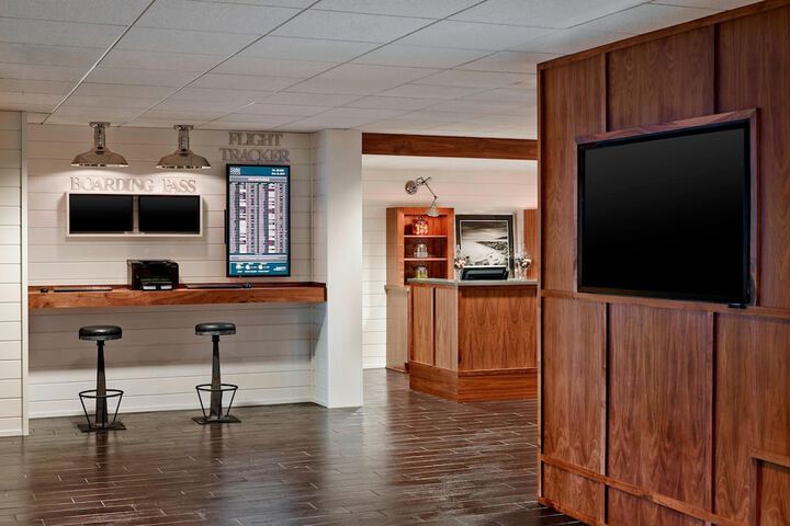 Lobby lounge